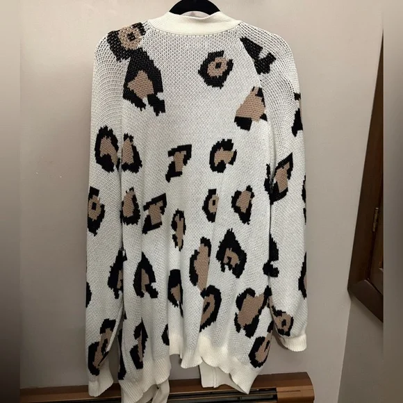 Rue+ Leopard Print Cardigan - Picture 5 of 5